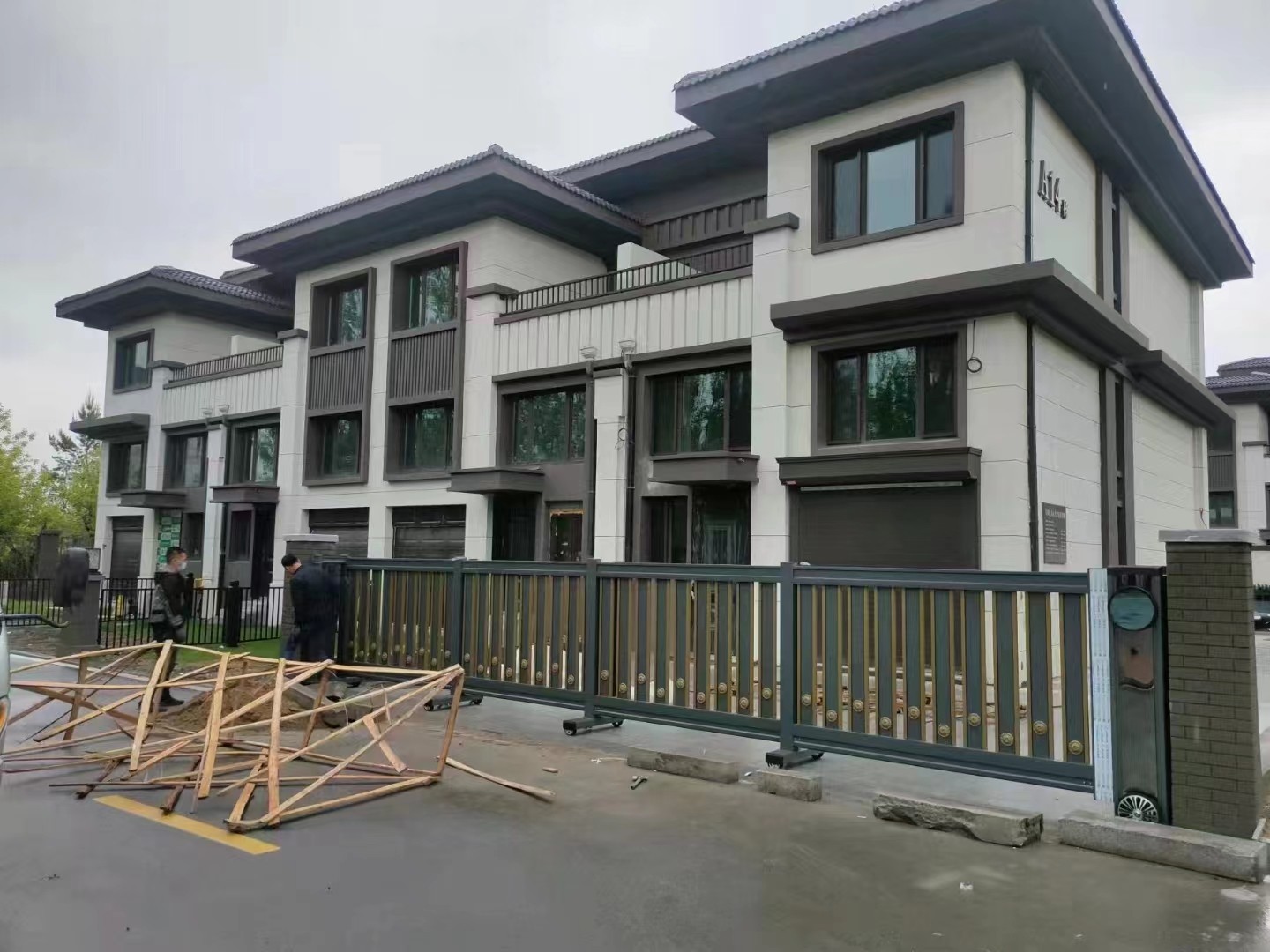 启东市伸缩门电话